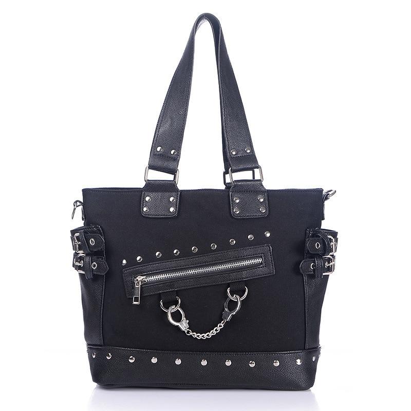 scared-night-handbag-674925.jpg