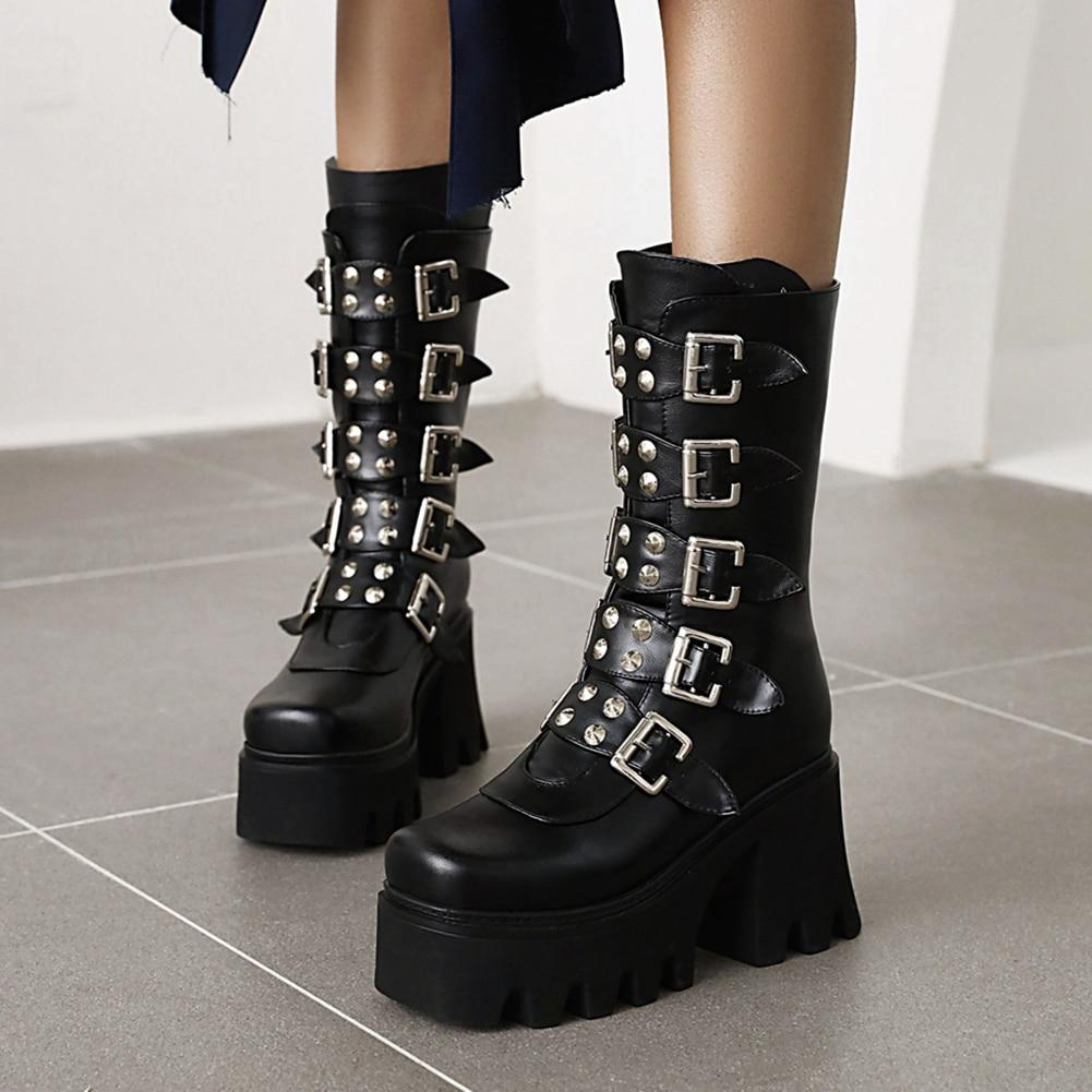 silent-night-boots-997616.jpg