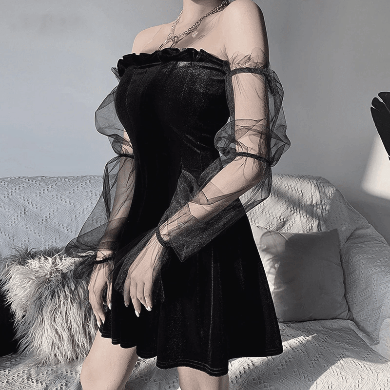 womens-elegant-gothic-dress-402456.png